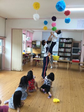 はーーーい、並んで!!